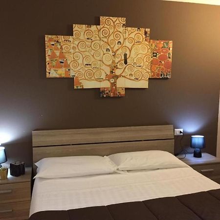 Hotel Ded 1 ปาร์มา ภายนอก รูปภาพ